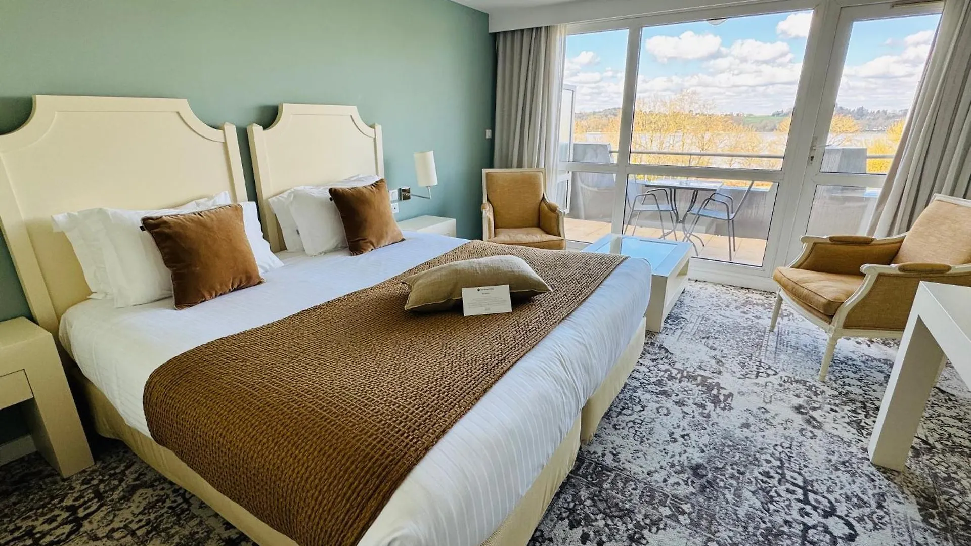 Ploërmel Best Western Plus Le Roi Arthur Hotel & Spa 4*,  צרפת